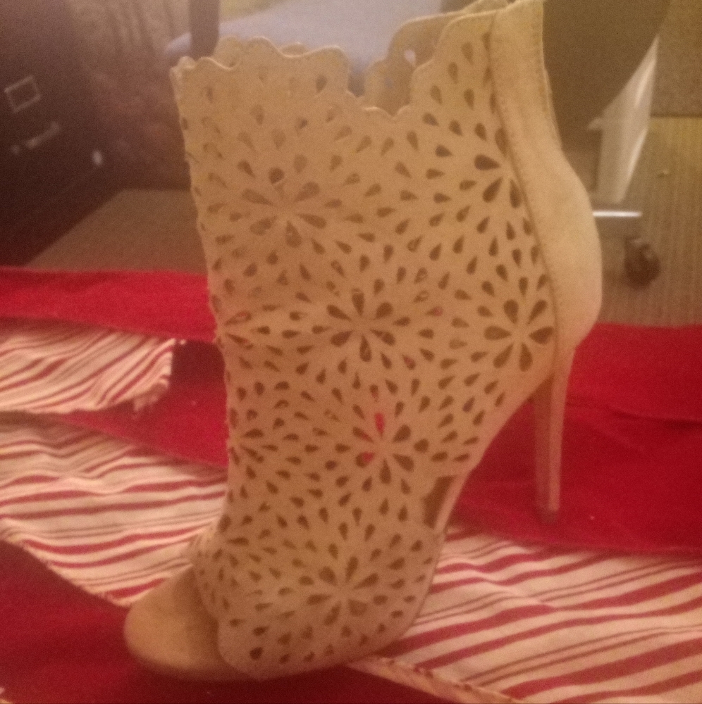 Can’t wear high heels due to foot problem.